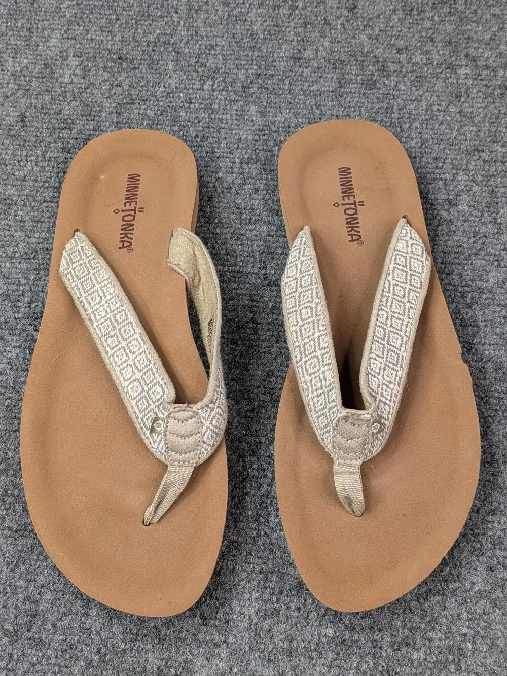 Minnetonka Sandals Shoes Womens 9 Beige Flip Flop Woven Geometric Comfort